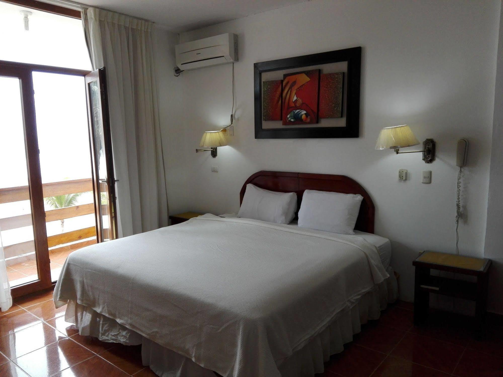 Hotel Pacifico Puerto López Dış mekan fotoğraf
